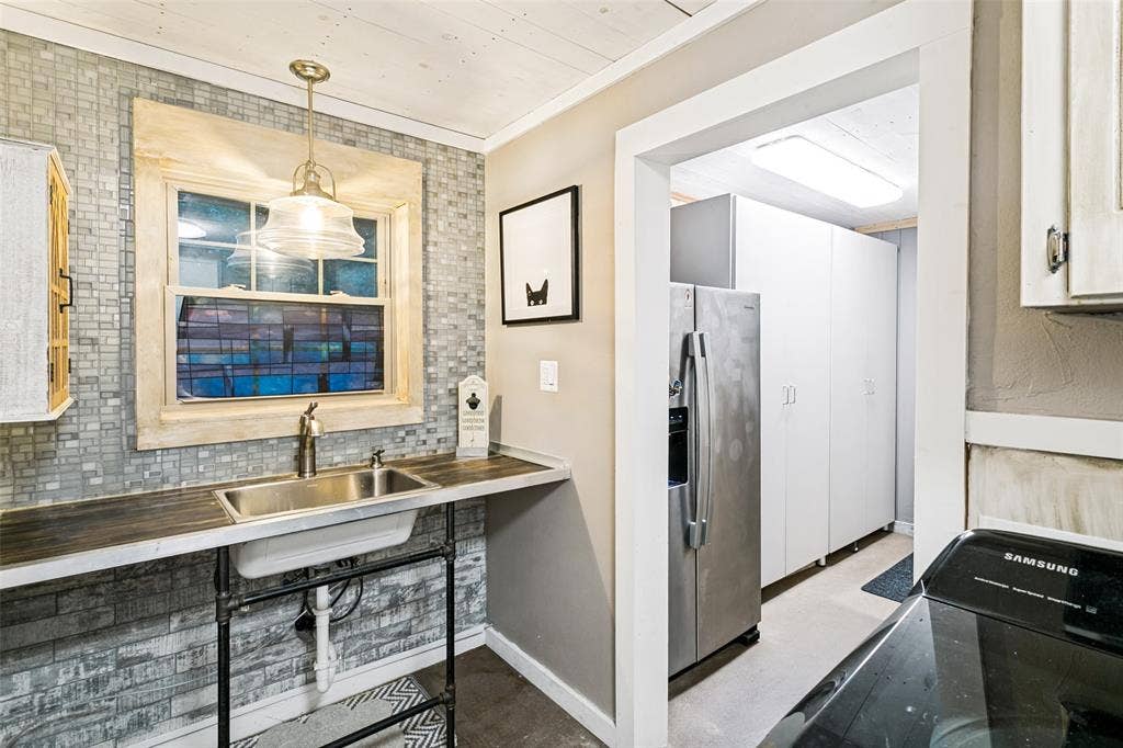 2845 Autumn Drive, Hurst, TX 76054 2845 Autumn Drive, Hurst, TX 76054
