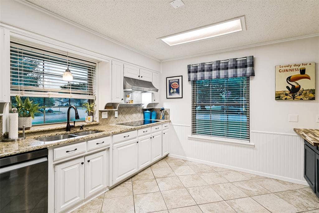 2845 Autumn Drive, Hurst, TX 76054 2845 Autumn Drive, Hurst, TX 76054