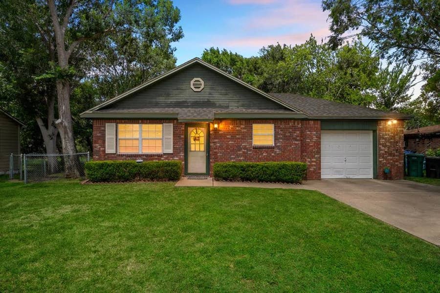 Property photo for 104 S Walnut Street, Lacy Lakeview, TX