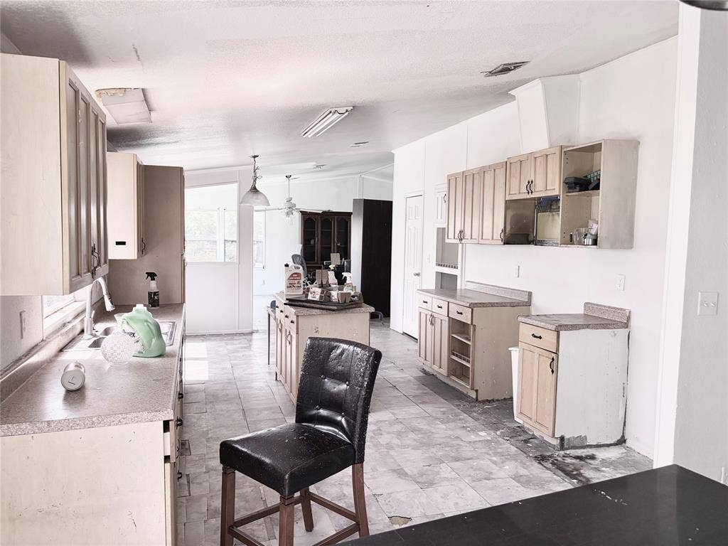 2021 S Weatherford Road, Midlothian, TX 76065 2021 S Weatherford Road, Midlothian, TX 76065