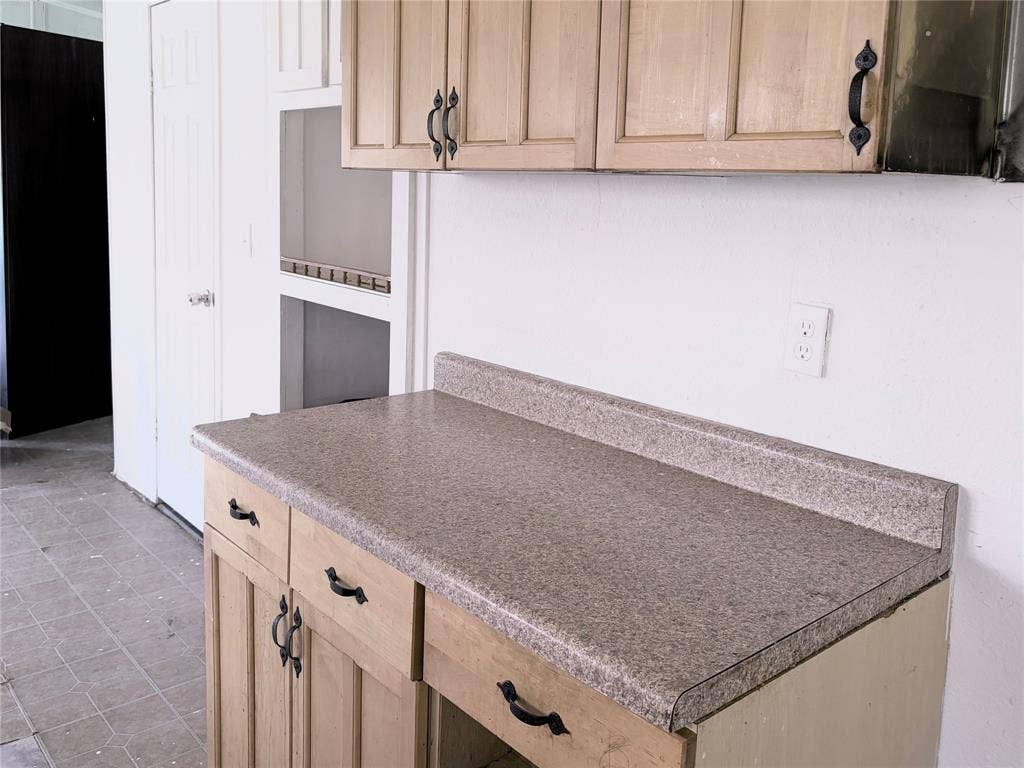 2021 S Weatherford Road, Midlothian, TX 76065 2021 S Weatherford Road, Midlothian, TX 76065