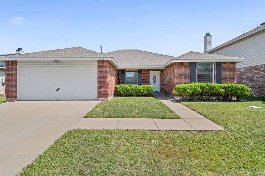 Property photo for 2140 Hacienda Court, Grand Prairie, TX