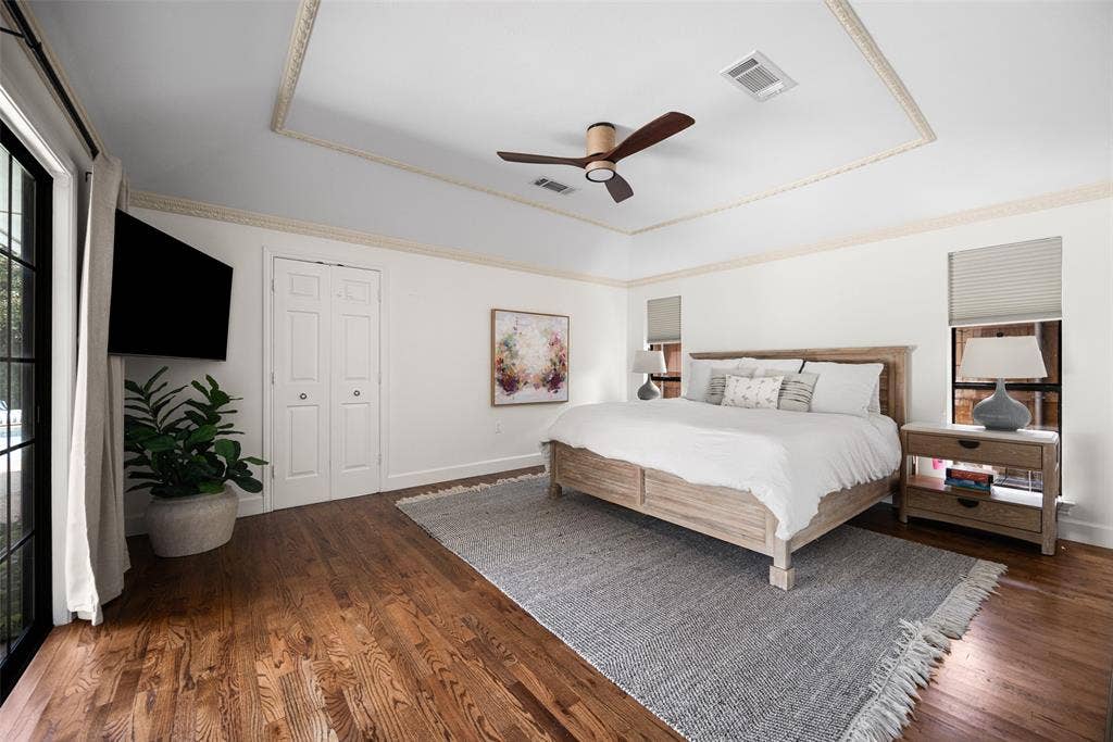 6501 Copper Creek Drive, Dallas, TX 75248 Spacious room featuring wood-finish flooring, a tray ceiling with decorative molding, and a ceiling fan