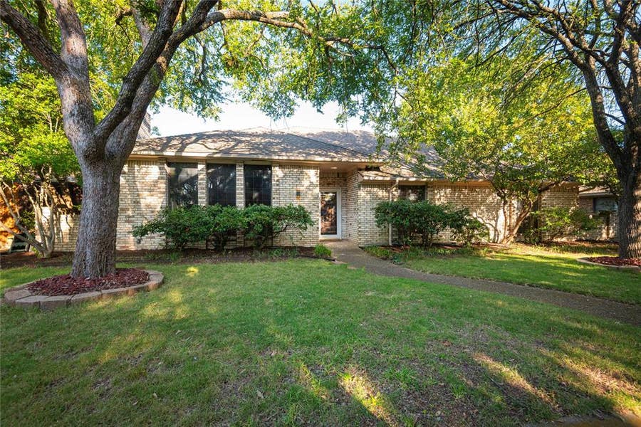 Property photo for 10319 Cimmaron Trail, Dallas, TX