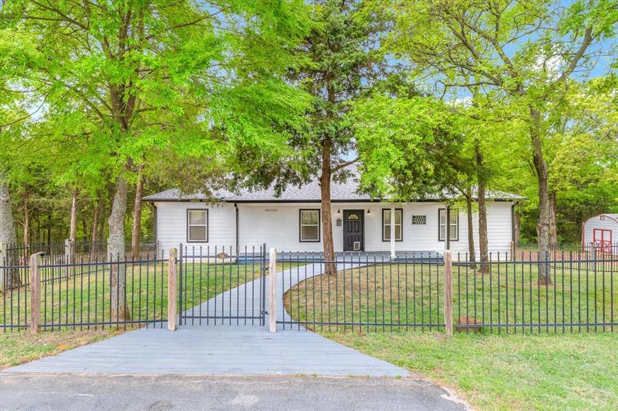 Property photo for 14227 County Road 438, Lindale, TX