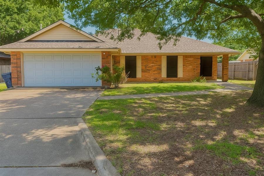 Property photo for 202 Modene Avenue, Waxahachie, TX