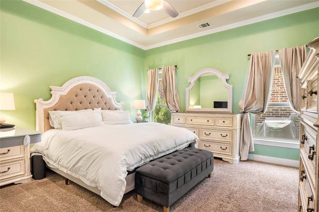 8721 Ludlow Drive, Frisco, TX 75036 Spacious primary bedroom with an upgraded tray ceiling and additional can lights. The paint is a more subtle green than shown in this pic due to the photo editing.