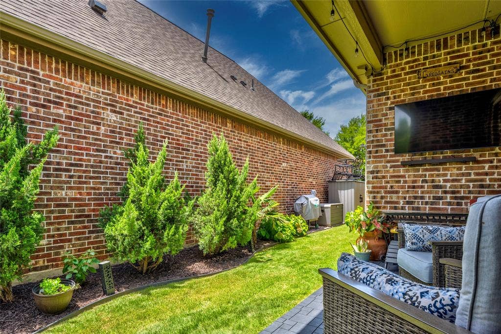 8721 Ludlow Drive, Frisco, TX 75036 Meticulously maintained yard creates a beautiful setting to enjoy outside!