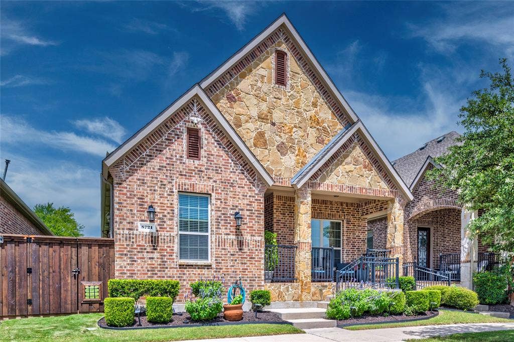 8721 Ludlow Drive, Frisco, TX 75036 Upgraded front facade with stone and brick! Board on board cedar fence with gate for easy side yard entry.