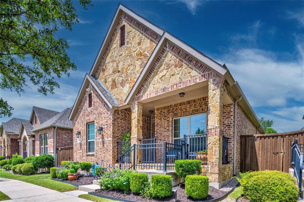 8721 Ludlow Drive, Frisco, TX 75036 Elevated lot makes for the best curb appeal!