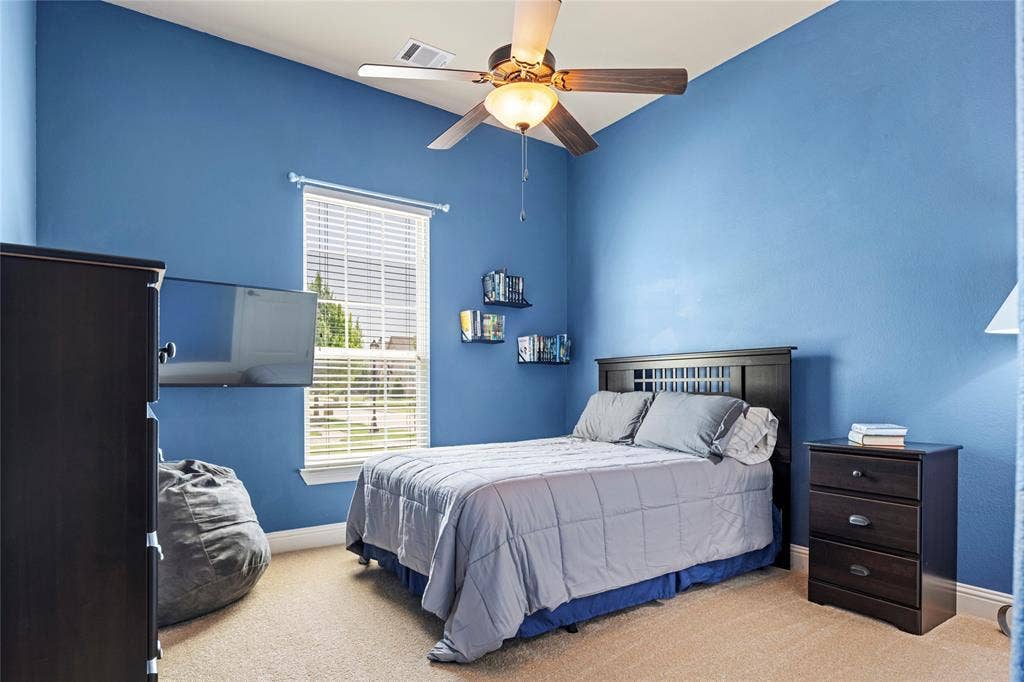 8721 Ludlow Drive, Frisco, TX 75036 Bedroom 3 with walk-in closet