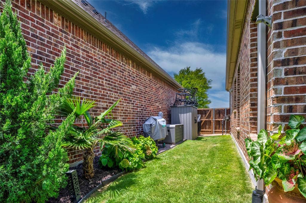 8721 Ludlow Drive, Frisco, TX 75036 This charming home is move-in ready! A new place to call home!