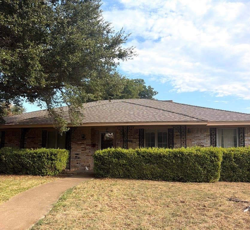 Property photo for 702 Granada Drive, Duncanville, TX