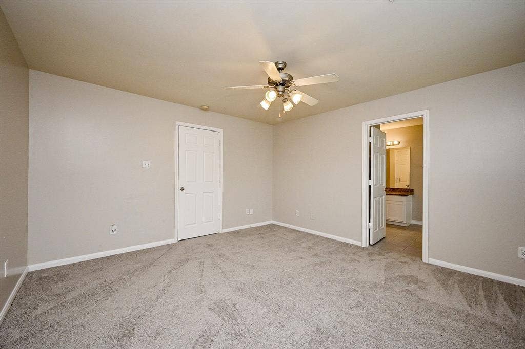 6127 Yorkglen Manor Lane, Houston, TX 77084 6127 Yorkglen Manor Lane, Houston, TX 77084