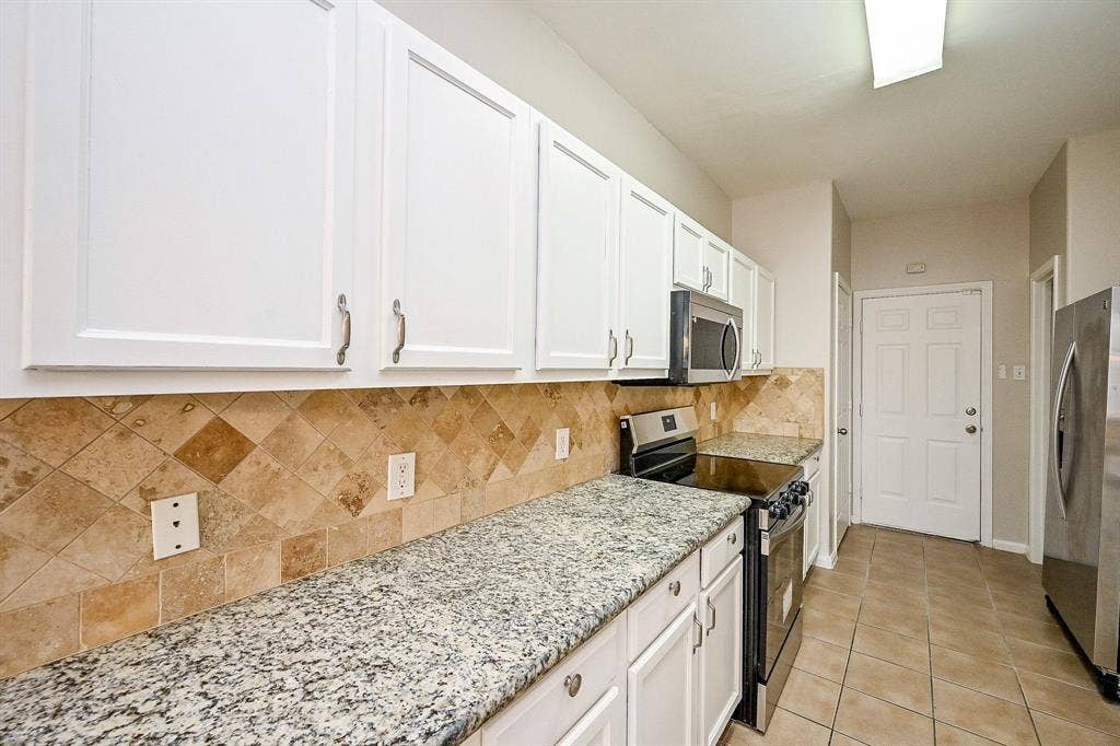 6127 Yorkglen Manor Lane, Houston, TX 77084 6127 Yorkglen Manor Lane, Houston, TX 77084