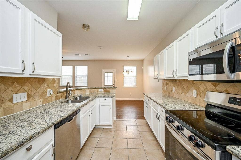 6127 Yorkglen Manor Lane, Houston, TX 77084 6127 Yorkglen Manor Lane, Houston, TX 77084