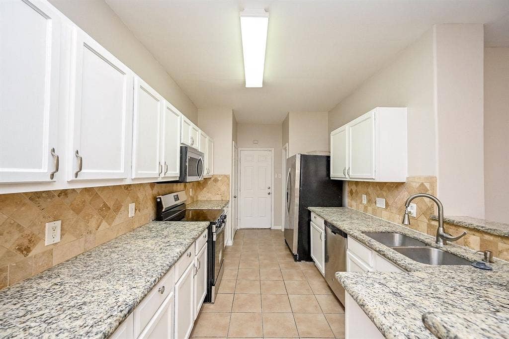 6127 Yorkglen Manor Lane, Houston, TX 77084 6127 Yorkglen Manor Lane, Houston, TX 77084