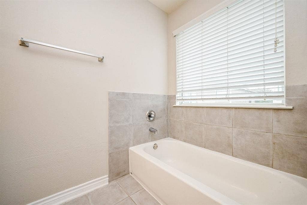 6127 Yorkglen Manor Lane, Houston, TX 77084 6127 Yorkglen Manor Lane, Houston, TX 77084