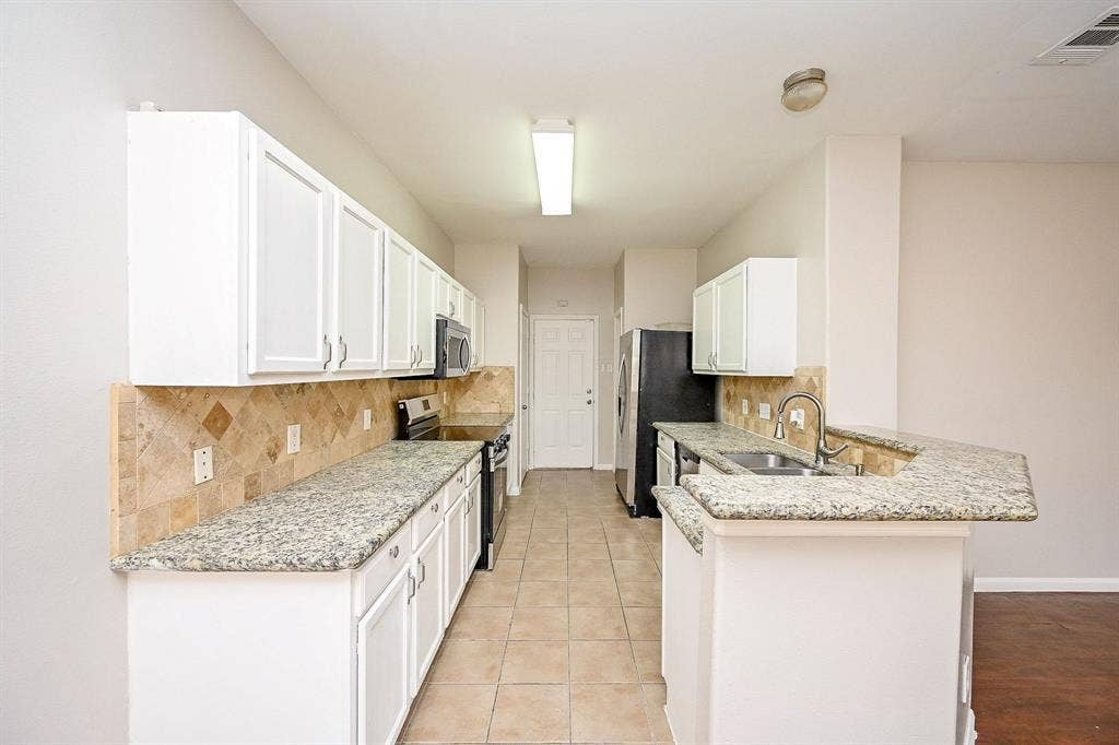 6127 Yorkglen Manor Lane, Houston, TX 77084 6127 Yorkglen Manor Lane, Houston, TX 77084