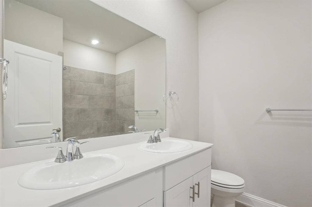 4011 Benbrook Drive, Farmersville, TX 75442 Photo is not of the actual home, but is an inspirational photo of builder’s model home and may depict options, furnishings, and/or decorator features that are not included.