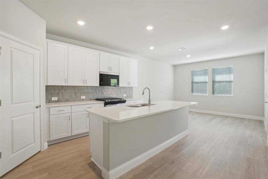 4011 Benbrook Drive, Farmersville, TX 75442 Photo is not of the actual home, but is an inspirational photo of builder’s model home and may depict options, furnishings, and/or decorator features that are not included.
