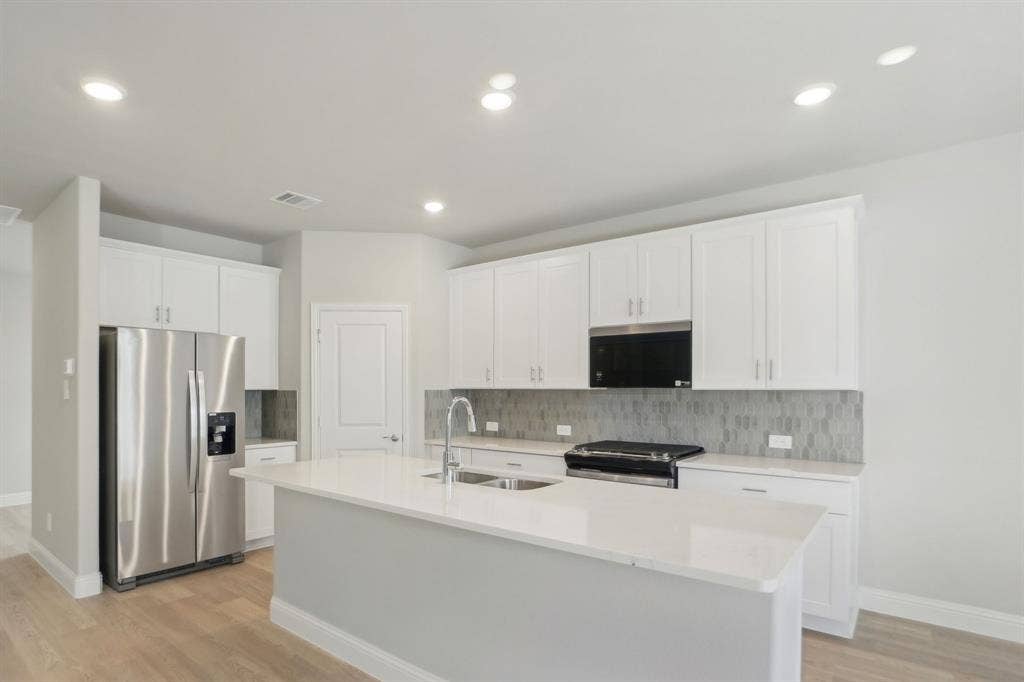 4011 Benbrook Drive, Farmersville, TX 75442 Photo is not of the actual home, but is an inspirational photo of builder’s model home and may depict options, furnishings, and/or decorator features that are not included.