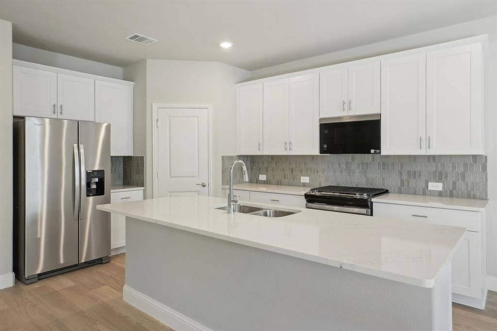 4011 Benbrook Drive, Farmersville, TX 75442 Photo is not of the actual home, but is an inspirational photo of builder’s model home and may depict options, furnishings, and/or decorator features that are not included.