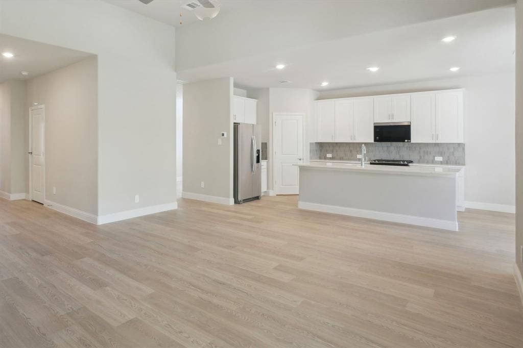 4011 Benbrook Drive, Farmersville, TX 75442 Photo is not of the actual home, but is an inspirational photo of builder’s model home and may depict options, furnishings, and/or decorator features that are not included.