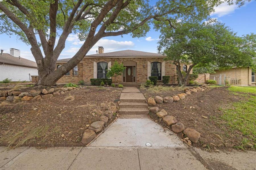 Property photo for 1527 Estates Way, Carrollton, TX