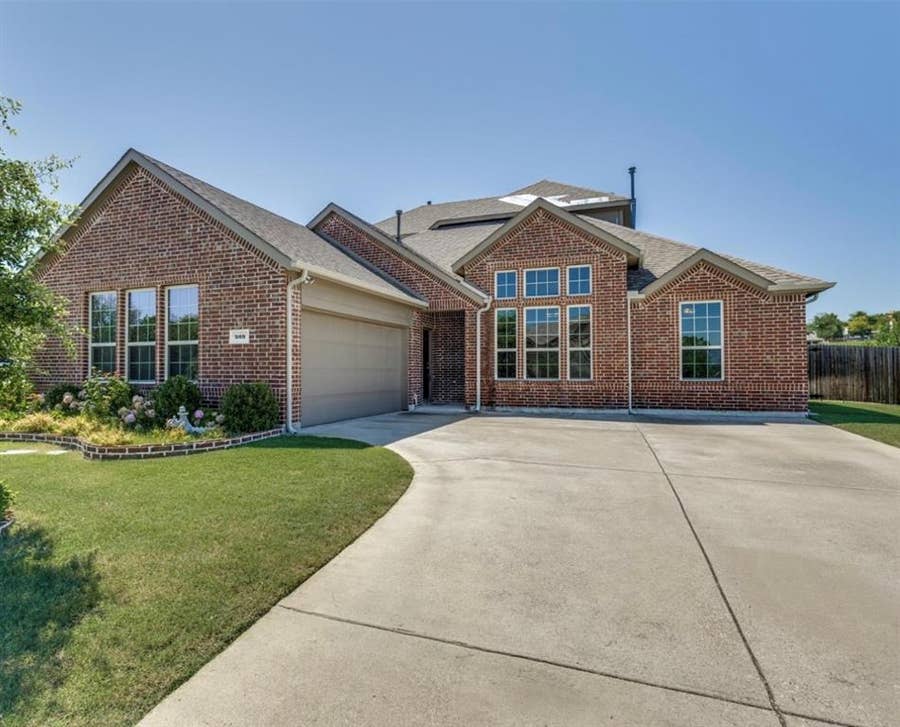 Property photo for 909 Sunnyvale Drive, Rockwall, TX