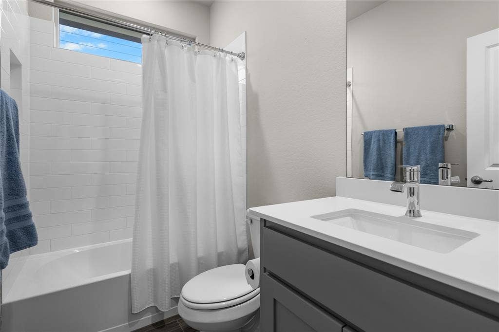 5525 Round Hill Road, Denton, TX 76210