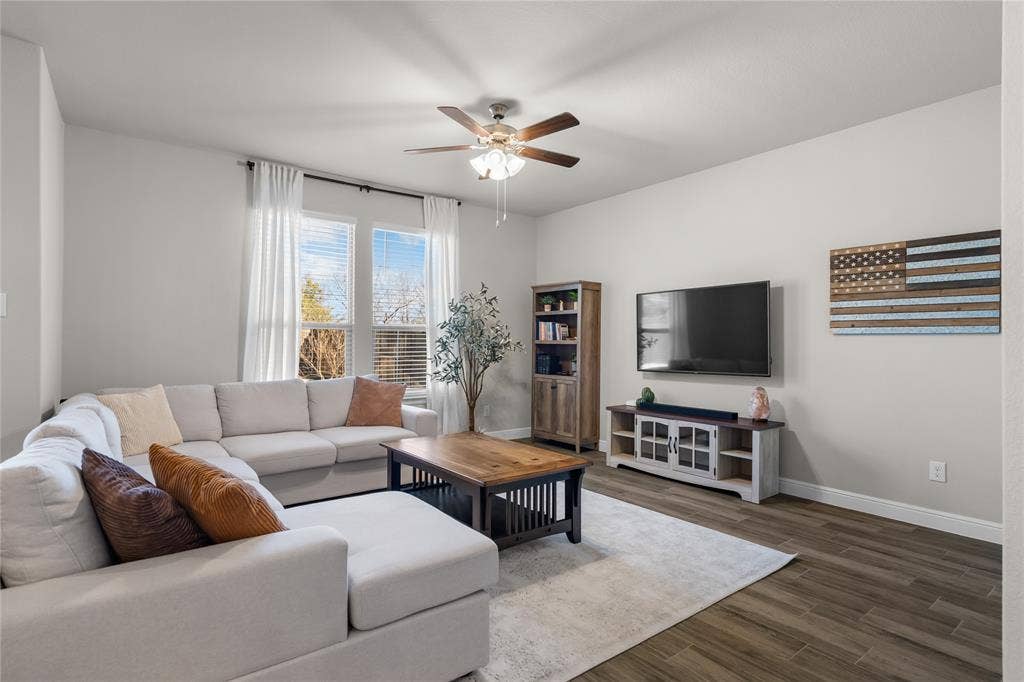 5525 Round Hill Road, Denton, TX 76210