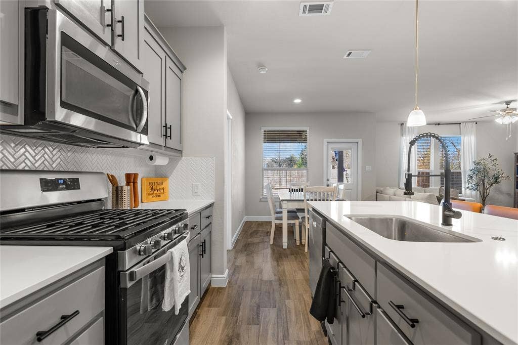 5525 Round Hill Road, Denton, TX 76210