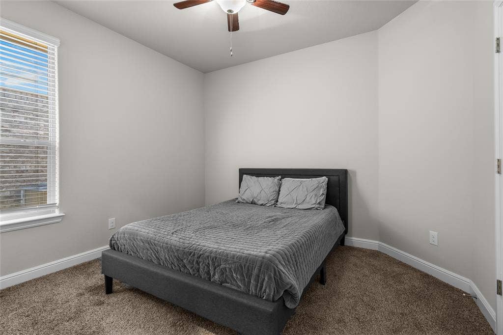 5525 Round Hill Road, Denton, TX 76210