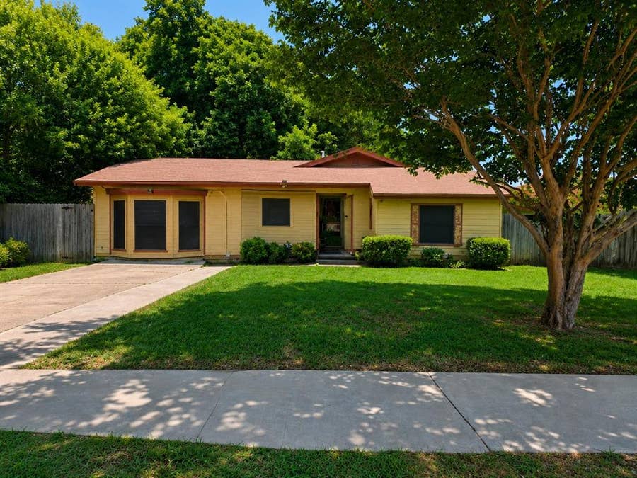 Property photo for 422 17th Street, Grand Prairie, TX