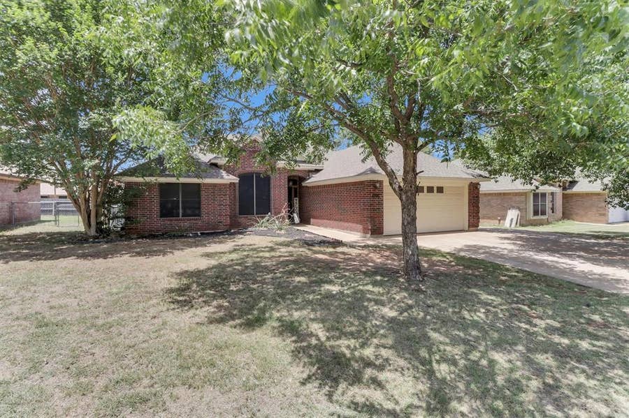 Property photo for 1506 Berry Patch Lane, Granbury, TX