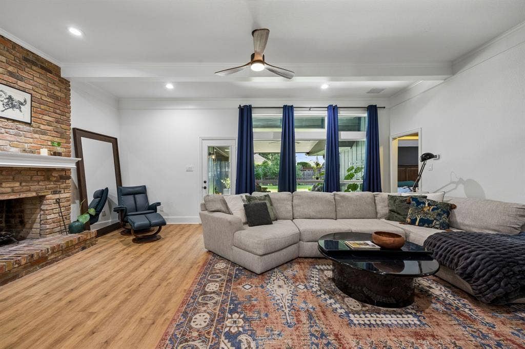 8839 Kingsley Road, Dallas, TX 75231 8839 Kingsley Road, Dallas, TX 75231