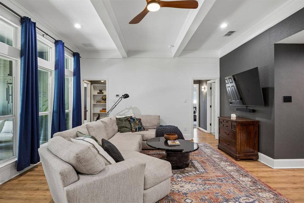 8839 Kingsley Road, Dallas, TX 75231 8839 Kingsley Road, Dallas, TX 75231