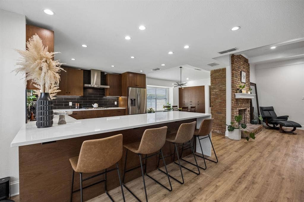 8839 Kingsley Road, Dallas, TX 75231 8839 Kingsley Road, Dallas, TX 75231