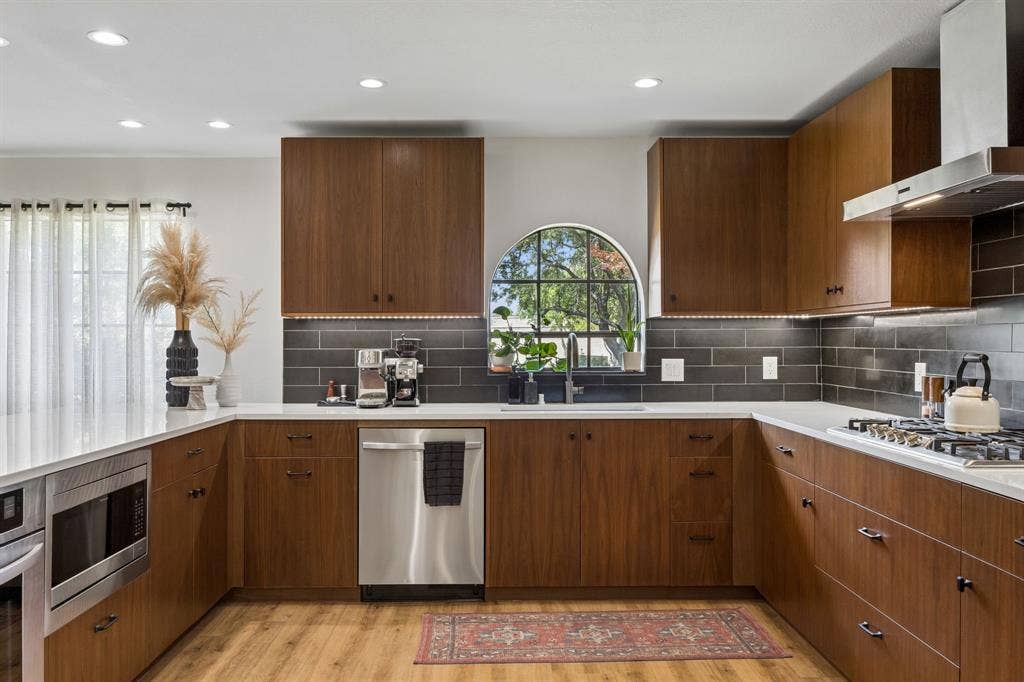 8839 Kingsley Road, Dallas, TX 75231 8839 Kingsley Road, Dallas, TX 75231