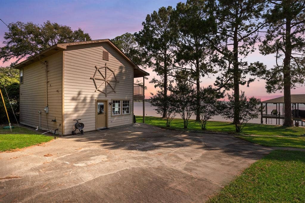 521 Nob Hill Lane, Seven Points, TX 75143