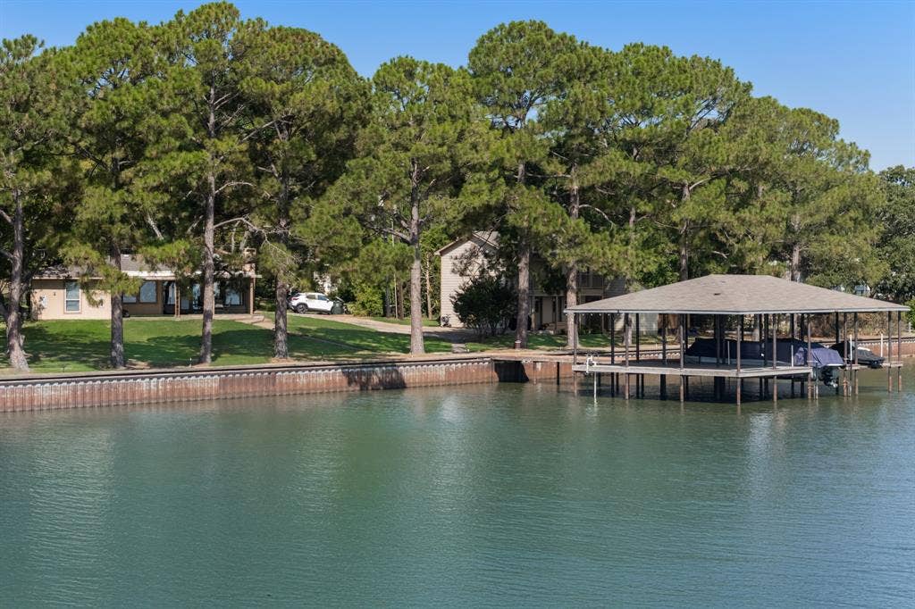 521 Nob Hill Lane, Seven Points, TX 75143