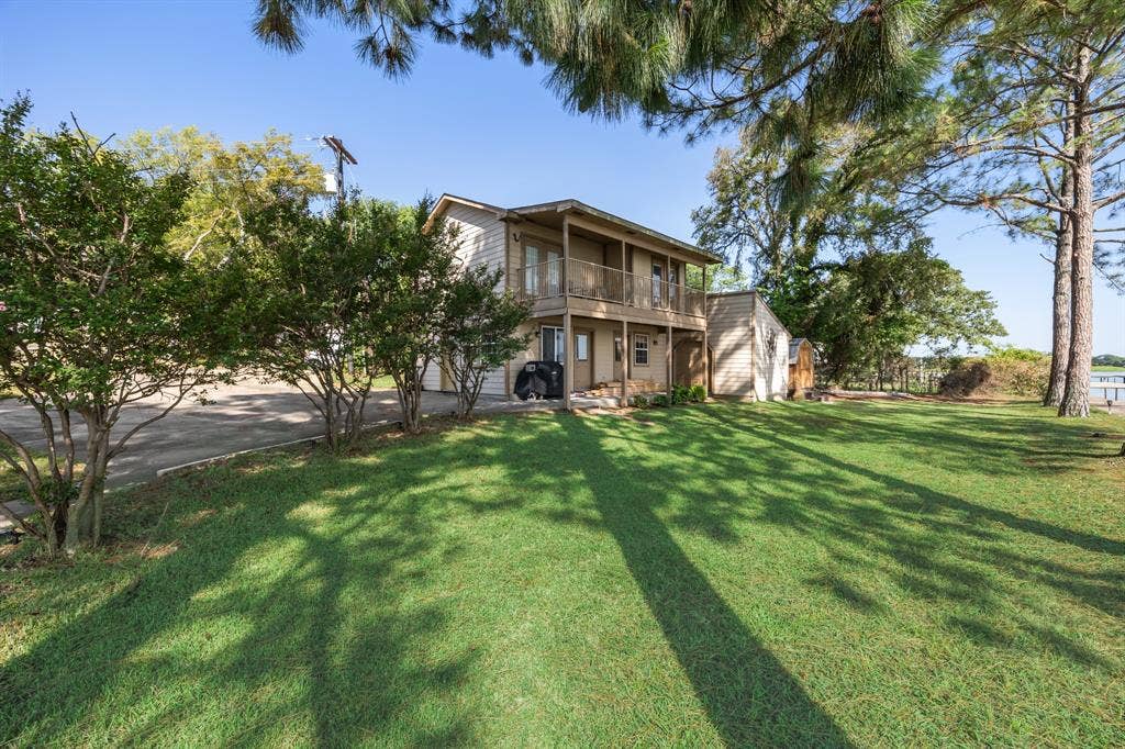 521 Nob Hill Lane, Seven Points, TX 75143