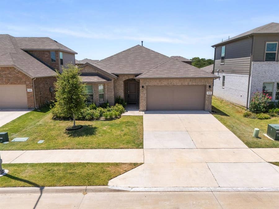 Property photo for 1012 Southwark Drive, Fort Worth, TX