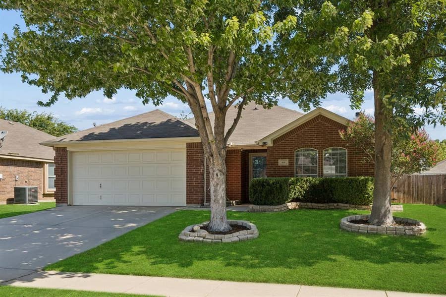 Property photo for 616 Steerman Court, Saginaw, TX