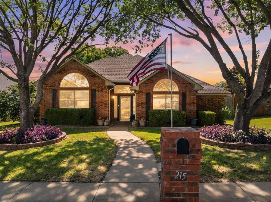 Property photo for 215 Sioux Drive, Waxahachie, TX