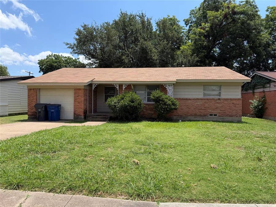 Property photo for 12136 Bellafonte Drive, Dallas, TX