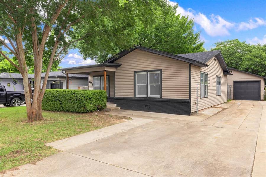 Property photo for 829 Yale Street, River Oaks, TX