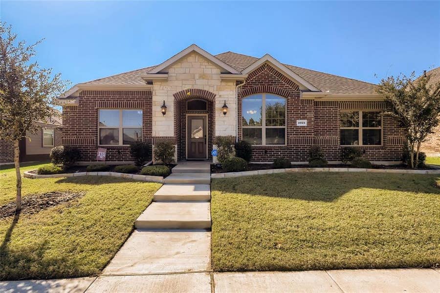 Property photo for 1025 Colonial Drive, Royse City, TX