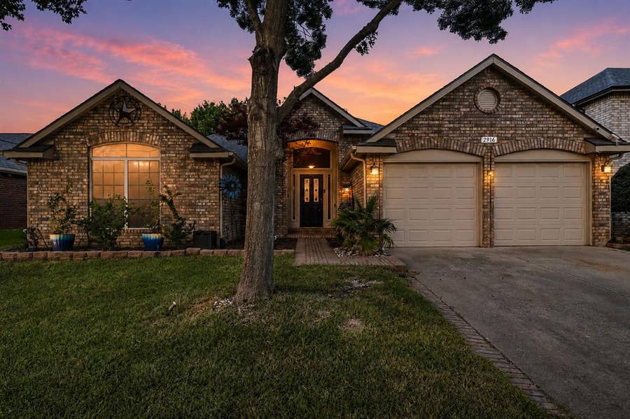 Property photo for 2916 Shadow Oak Court, Flower Mound, TX